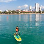 Thú vị chèo sup trên biển Nha Trang